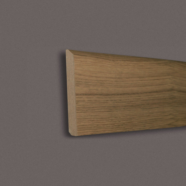 Sockelleiste Eiche furniert - lackiert - 10x120x2700mm