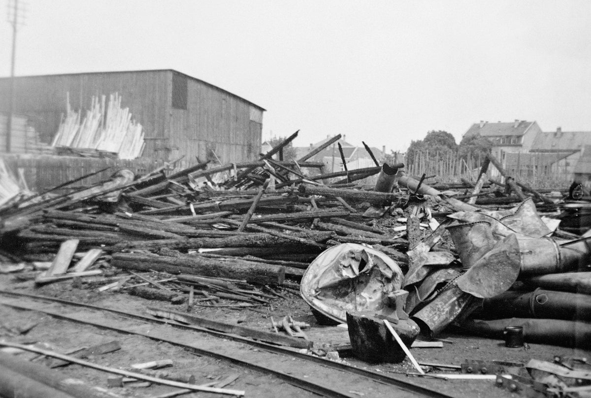 Historisches Foto: Schutt und Trümmer nach einem Großbrand