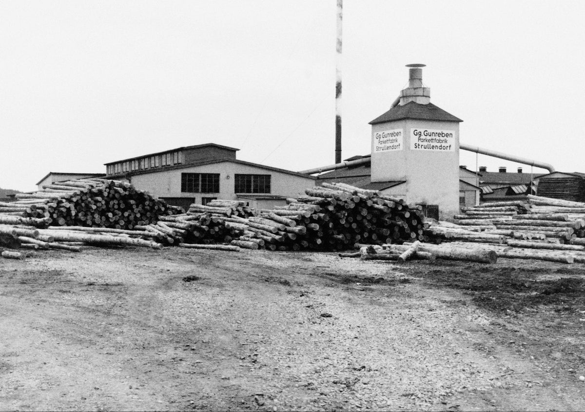 Historisches Foto des Rundholz Platzes des  damals neuen Standorts in Strullendorf