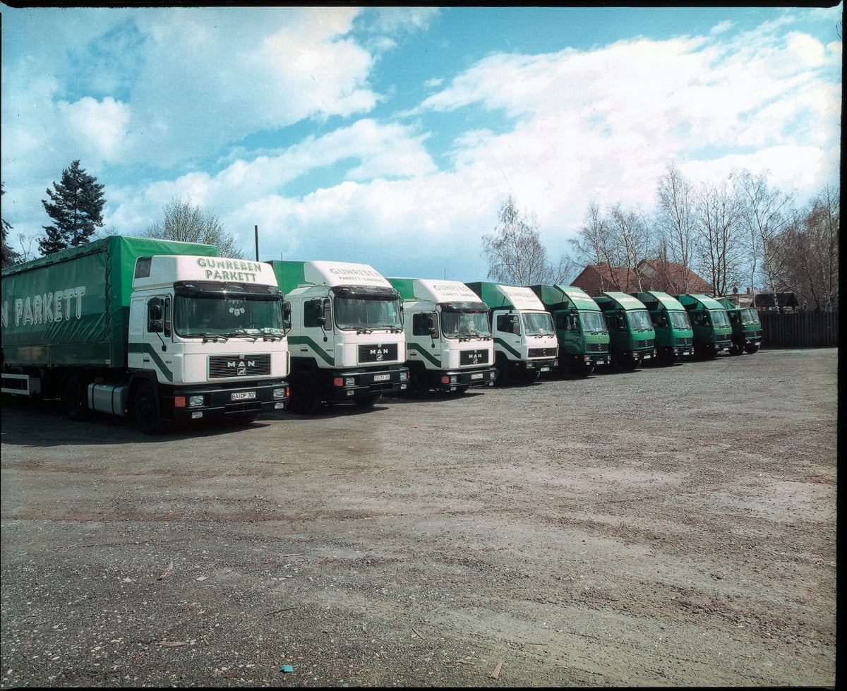 Foto des LKW Fuhrparks der Firma Gunreben - noch im alten grünen Design
