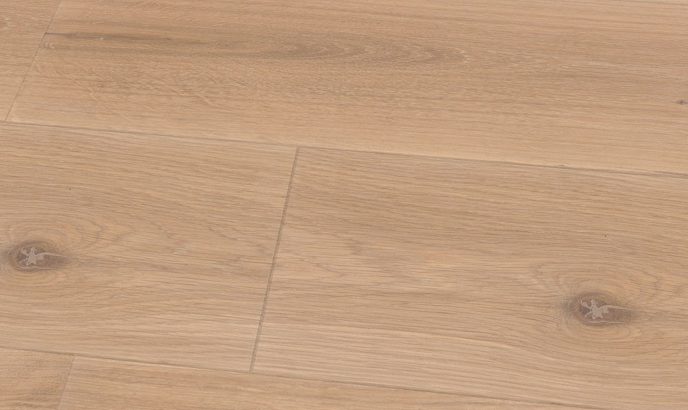Chêne Markant
 15% d'huile oxydative blanche
 Planche de bois massif 20 x 160 mm