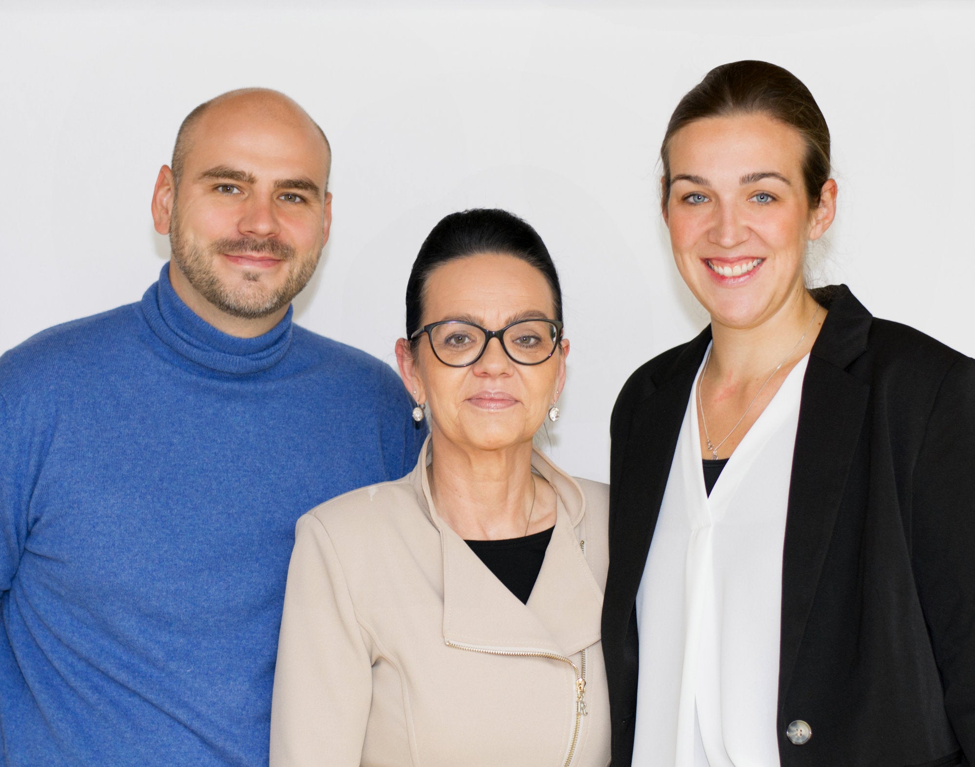 Portrait der neuen Geschäftsleitung. Von Links nach Rechts: Herr B. Lang, Frau S. Lang, Frau A. Hartmann