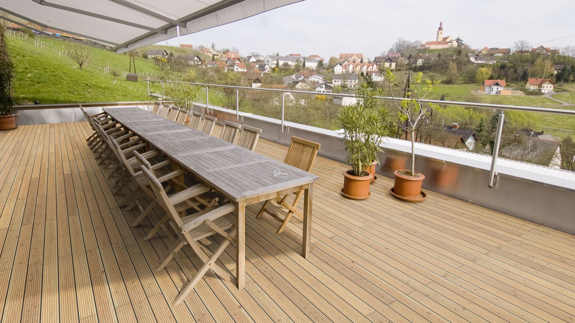 Douglas taxifolié I/III re-trié KD
 lisse
 Planche de terrasse 26 x 145 mm longueurs fixes