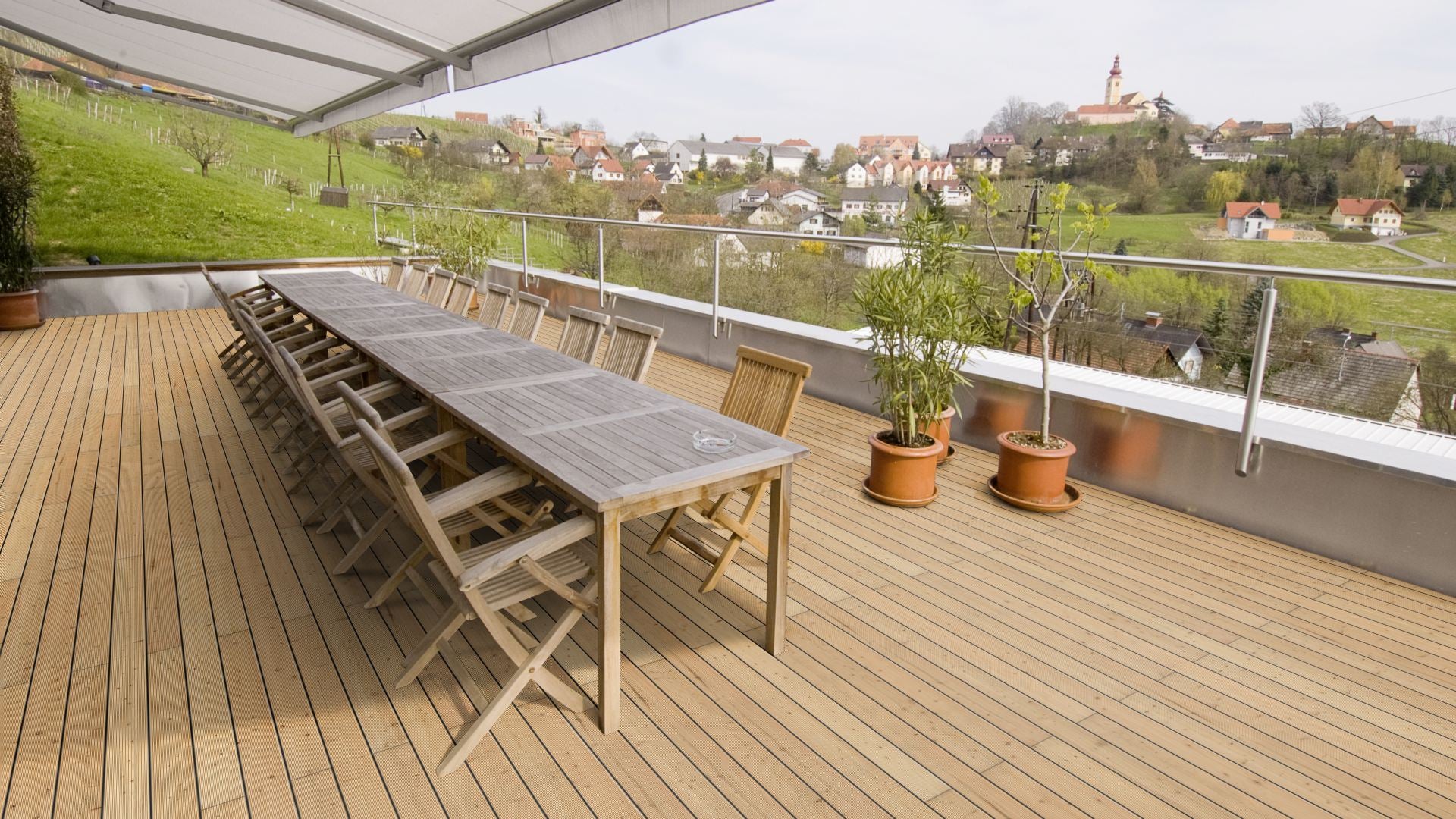 Douglas taxifolié I/III re-trié KD
 lisse
 Planche de terrasse 26 x 145 mm longueurs fixes