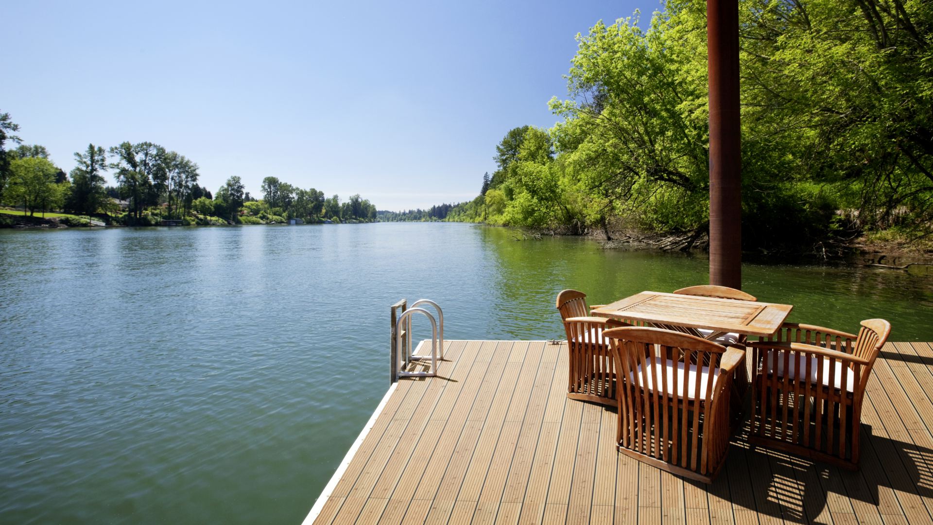 Douglas taxifolié I/III re-trié KD
 lisse
 Planche de terrasse 26 x 145 mm longueurs fixes