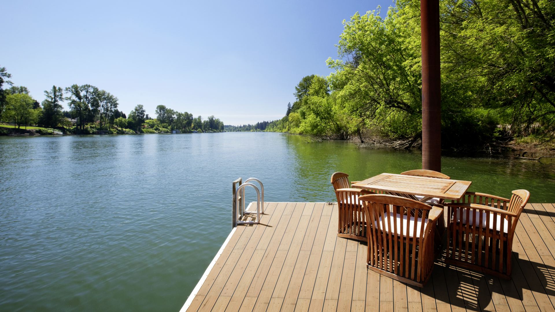 Douglas taxifolié I/III re-trié KD
 lisse
 Planche de terrasse 26 x 145 mm longueurs fixes