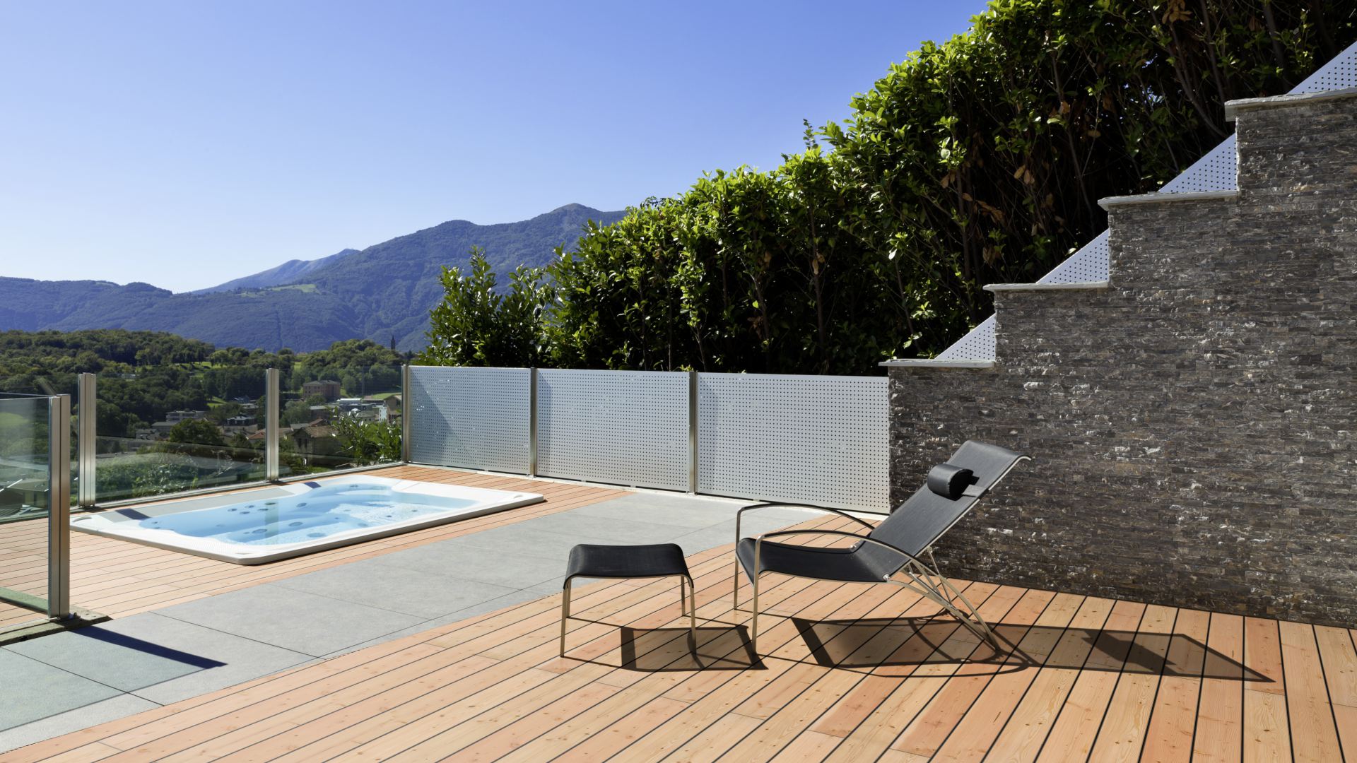 Douglas taxifolié I/III re-trié KD
 lisse
 Planche de terrasse 26 x 145 mm longueurs fixes