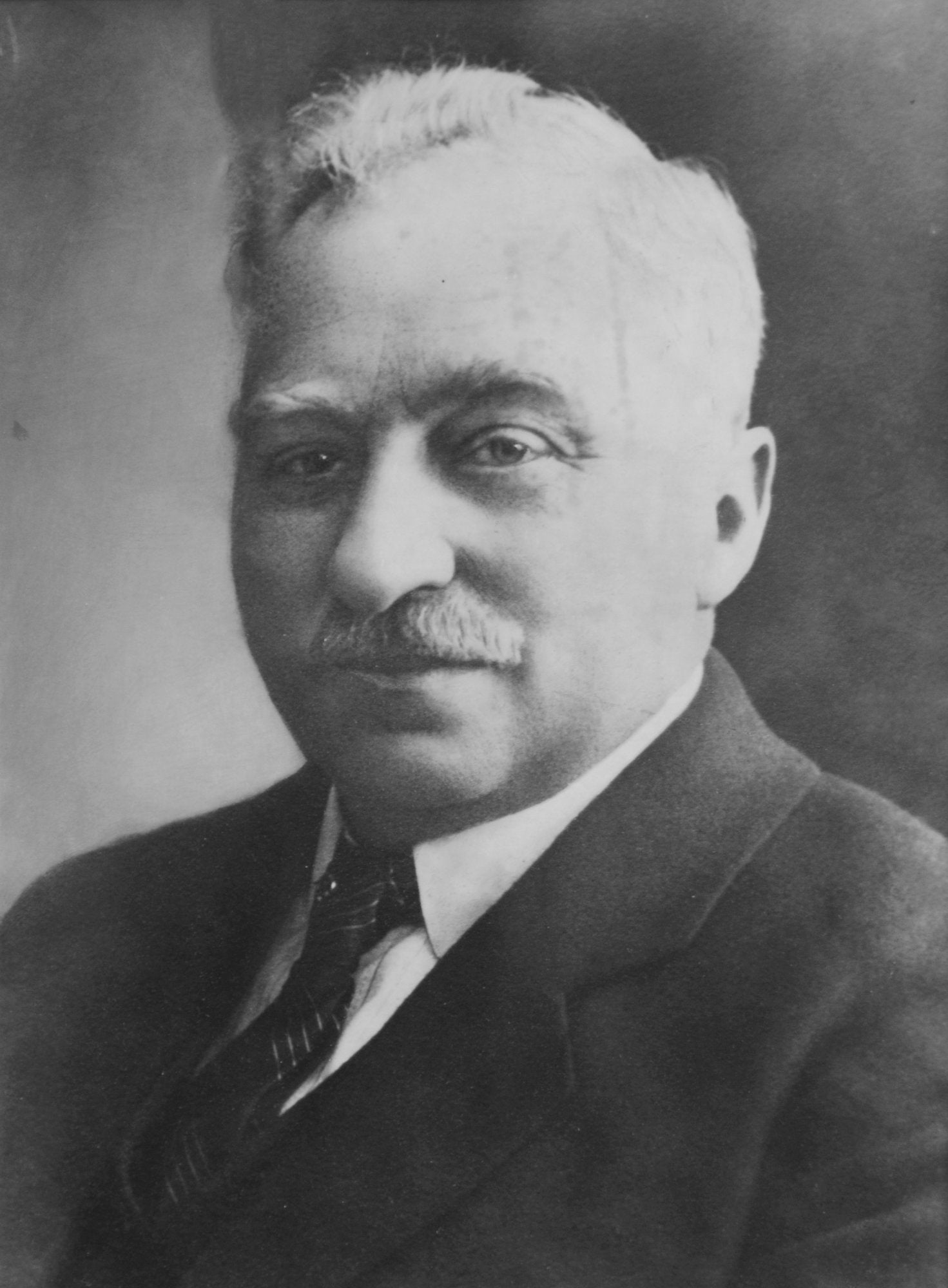 Portraits des Gründers Georg Gunreben